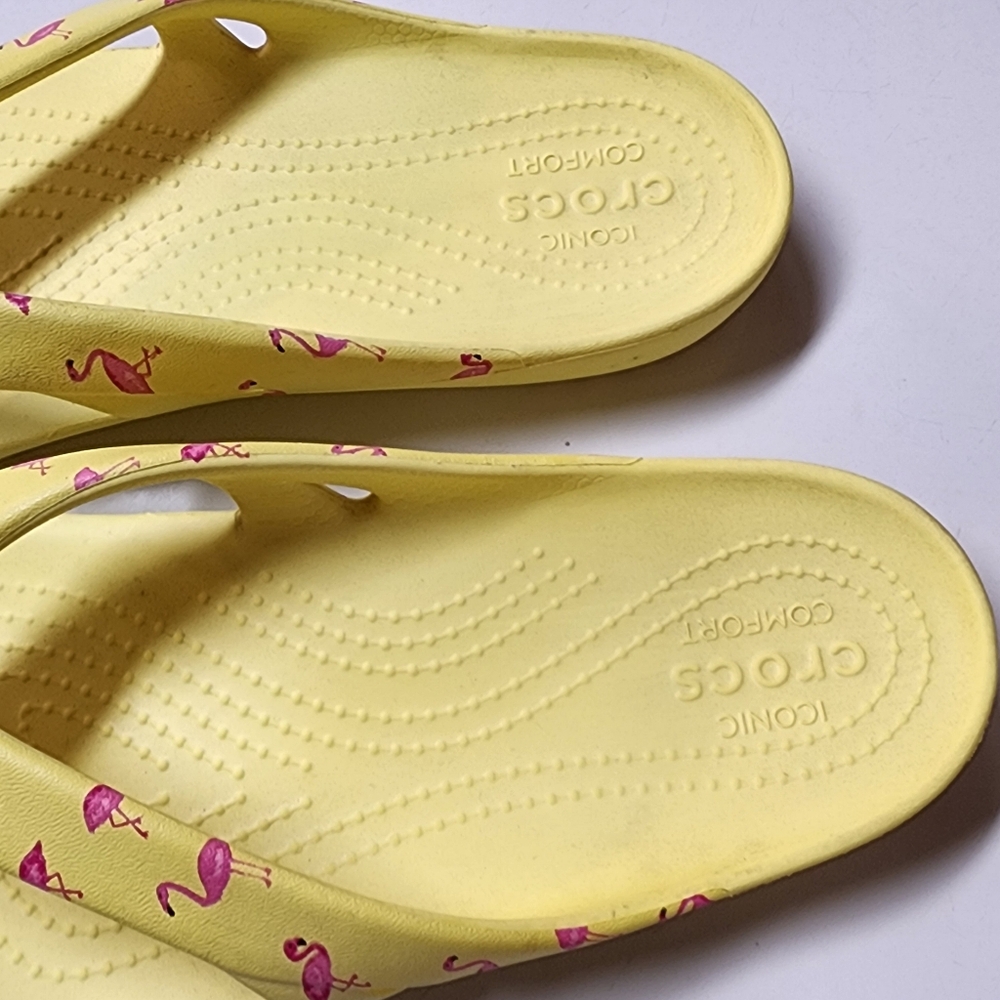 Women’s Flamingo Crocs Sandals Size 9 Croc Flip Flop Thong Pink Yellow - Picture 2 of 7